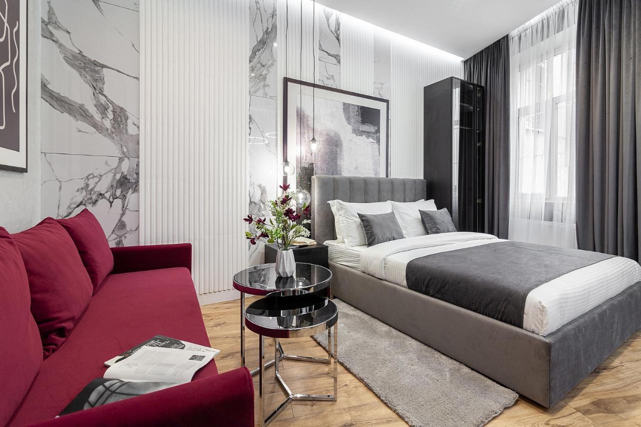 Lovely Apartment On Drahomanova Street Lviv Ngoại thất bức ảnh