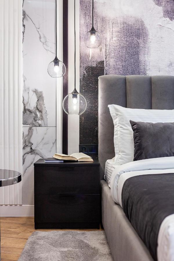 Lovely Apartment On Drahomanova Street Lviv Ngoại thất bức ảnh