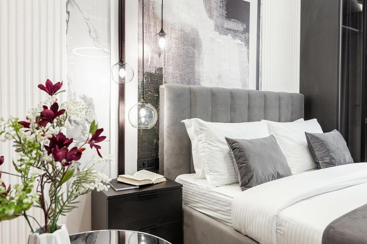 Lovely Apartment On Drahomanova Street Lviv Ngoại thất bức ảnh