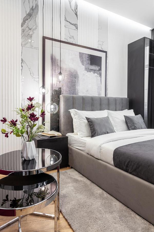 Lovely Apartment On Drahomanova Street Lviv Ngoại thất bức ảnh
