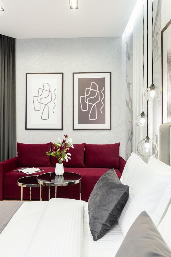 Lovely Apartment On Drahomanova Street Lviv Ngoại thất bức ảnh