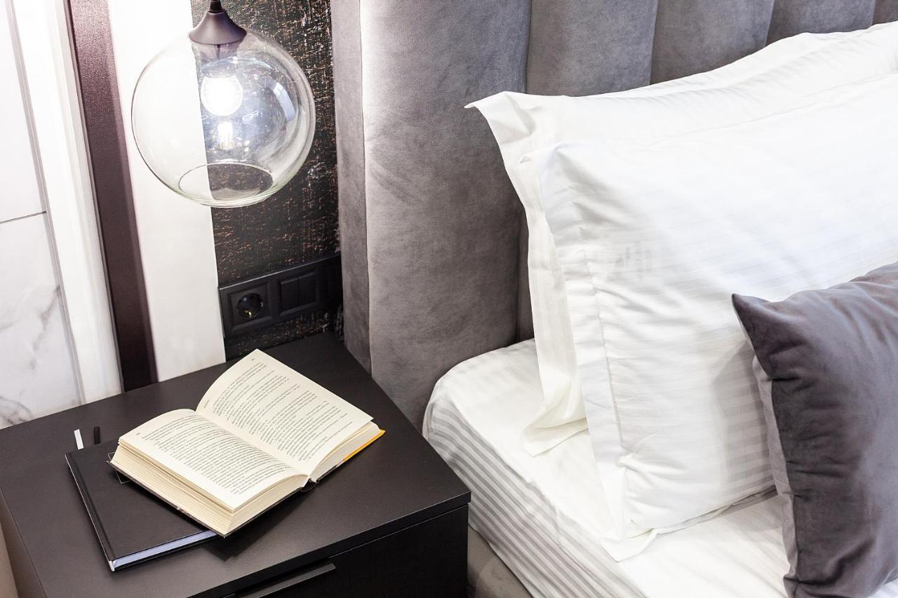Lovely Apartment On Drahomanova Street Lviv Ngoại thất bức ảnh