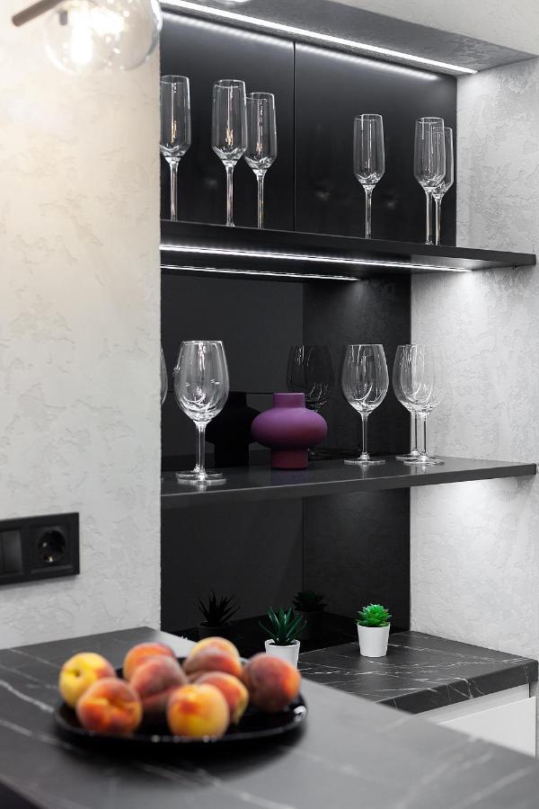 Lovely Apartment On Drahomanova Street Lviv Ngoại thất bức ảnh
