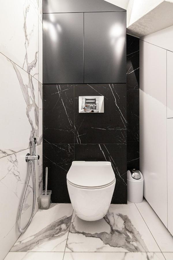 Lovely Apartment On Drahomanova Street Lviv Ngoại thất bức ảnh