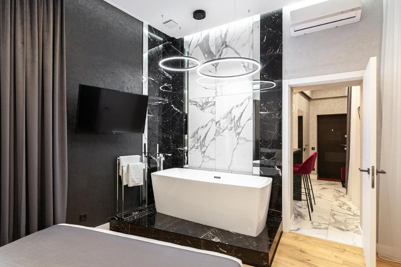 Lovely Apartment On Drahomanova Street Lviv Ngoại thất bức ảnh
