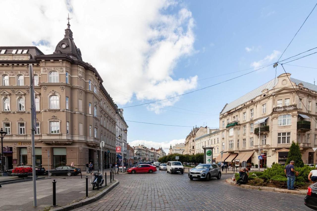 Lovely Apartment On Drahomanova Street Lviv Ngoại thất bức ảnh