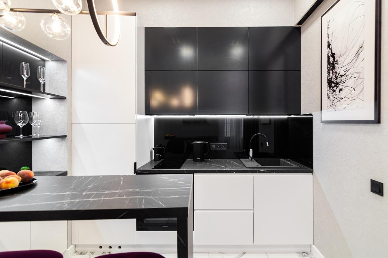 Lovely Apartment On Drahomanova Street Lviv Ngoại thất bức ảnh