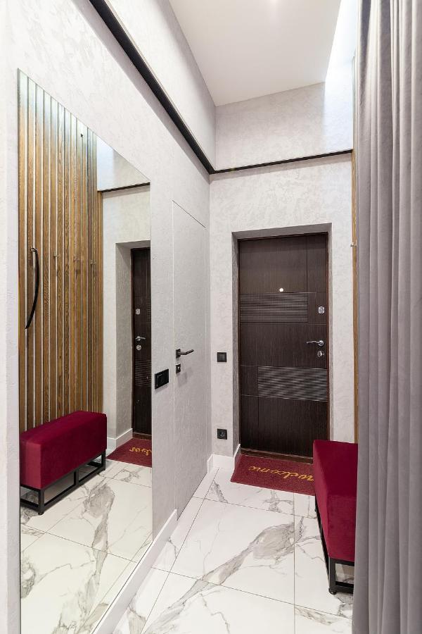 Lovely Apartment On Drahomanova Street Lviv Ngoại thất bức ảnh