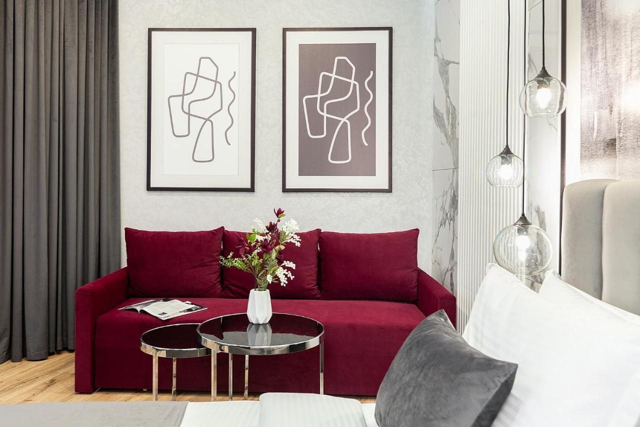 Lovely Apartment On Drahomanova Street Lviv Ngoại thất bức ảnh