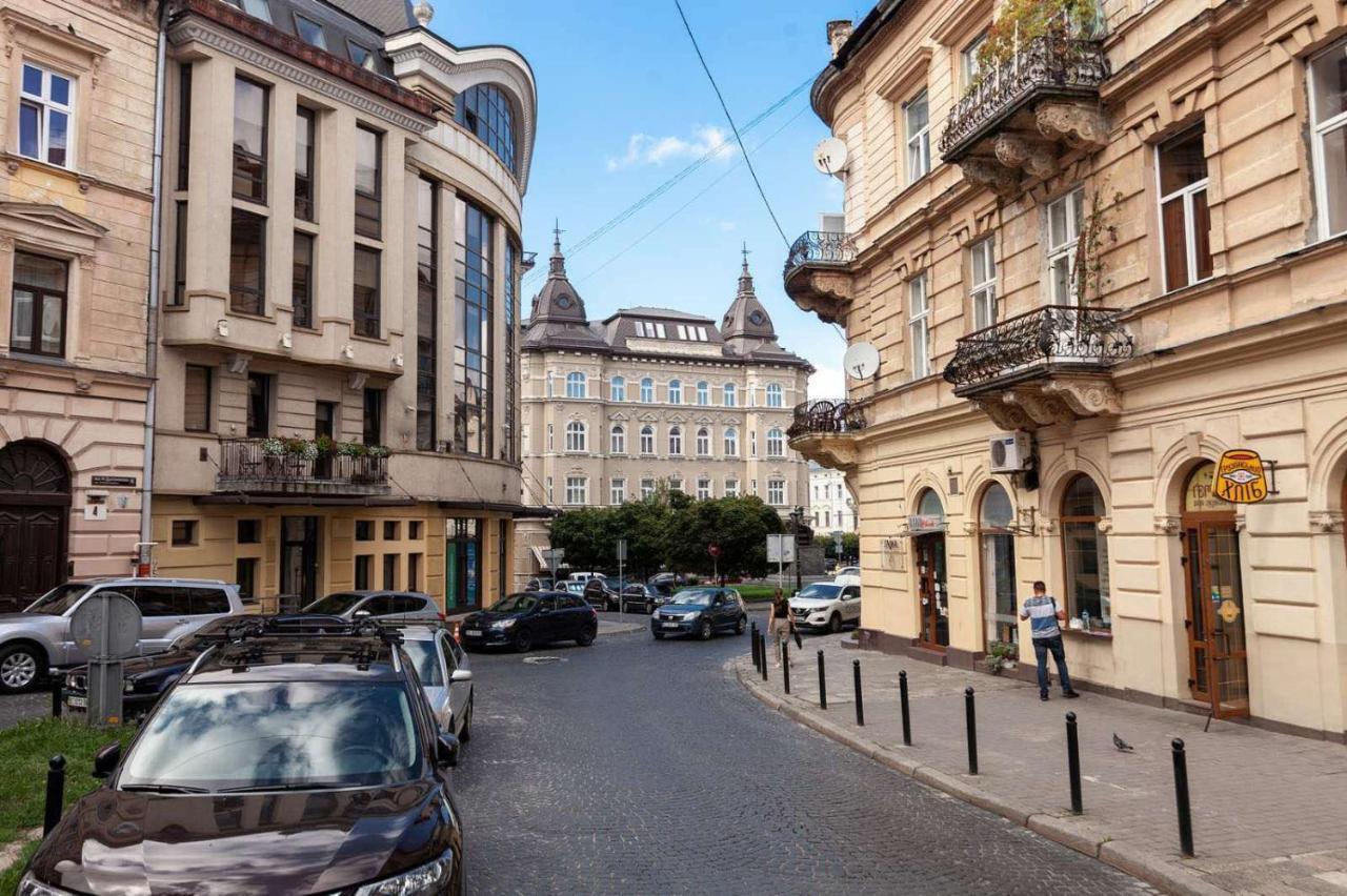 Lovely Apartment On Drahomanova Street Lviv Ngoại thất bức ảnh